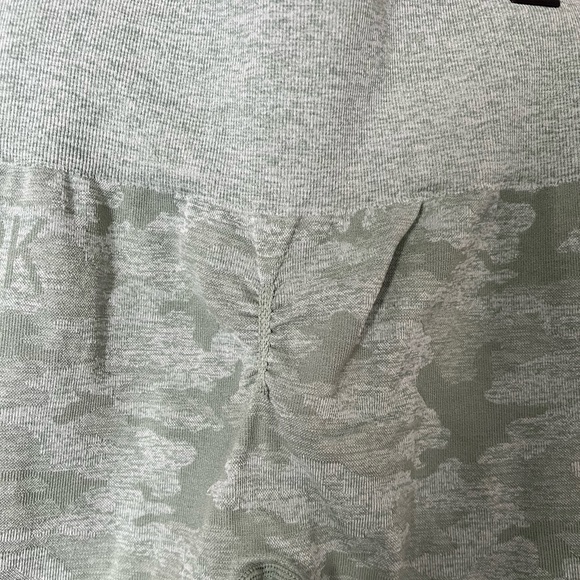 Gymshark Green Camo Seamless - Picture 3 of 3